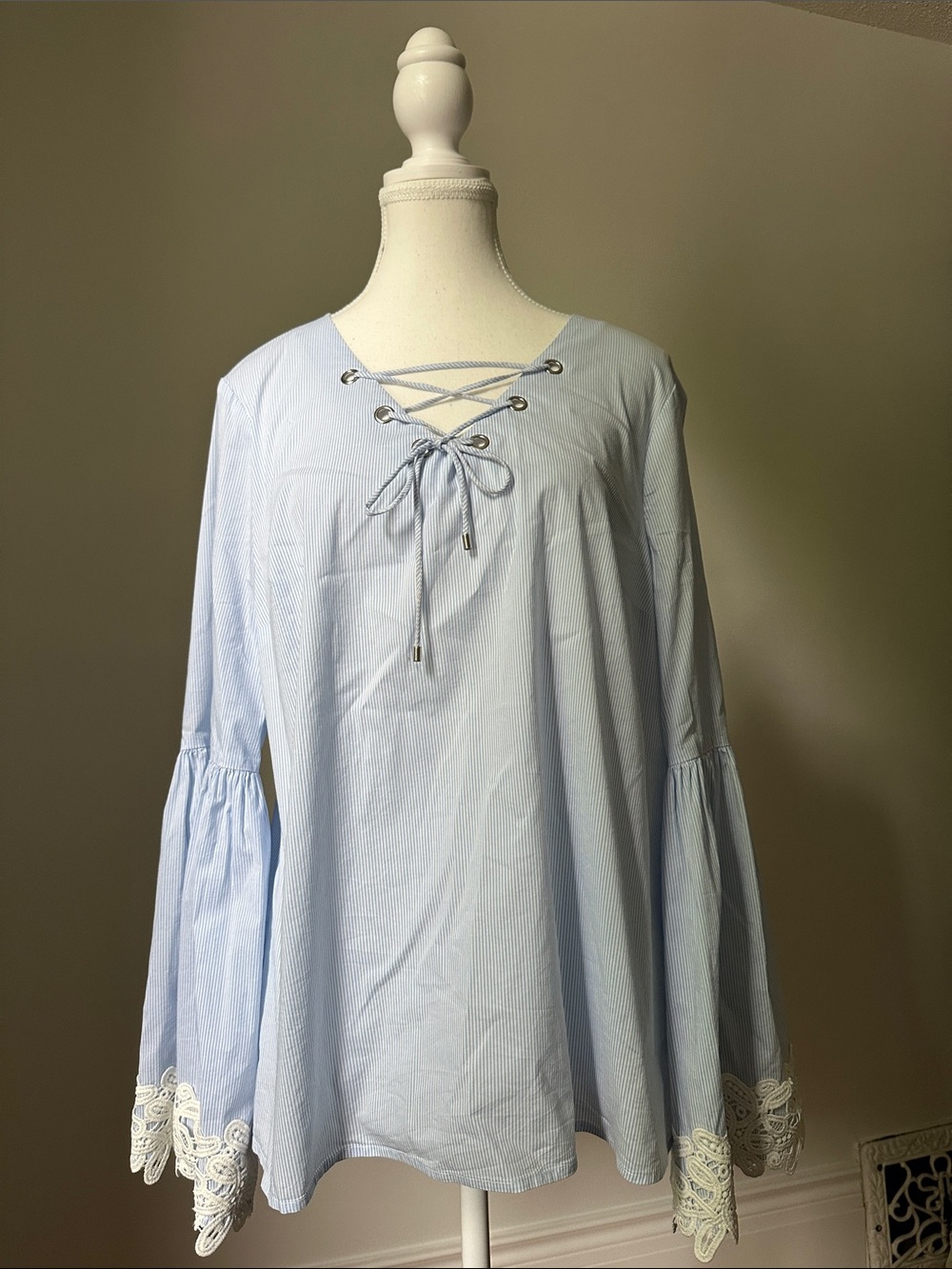 MELANIE LYNE Blue Pinstripe Boho Western Coquette Lace Bell Sleeve Blouse Sz 12